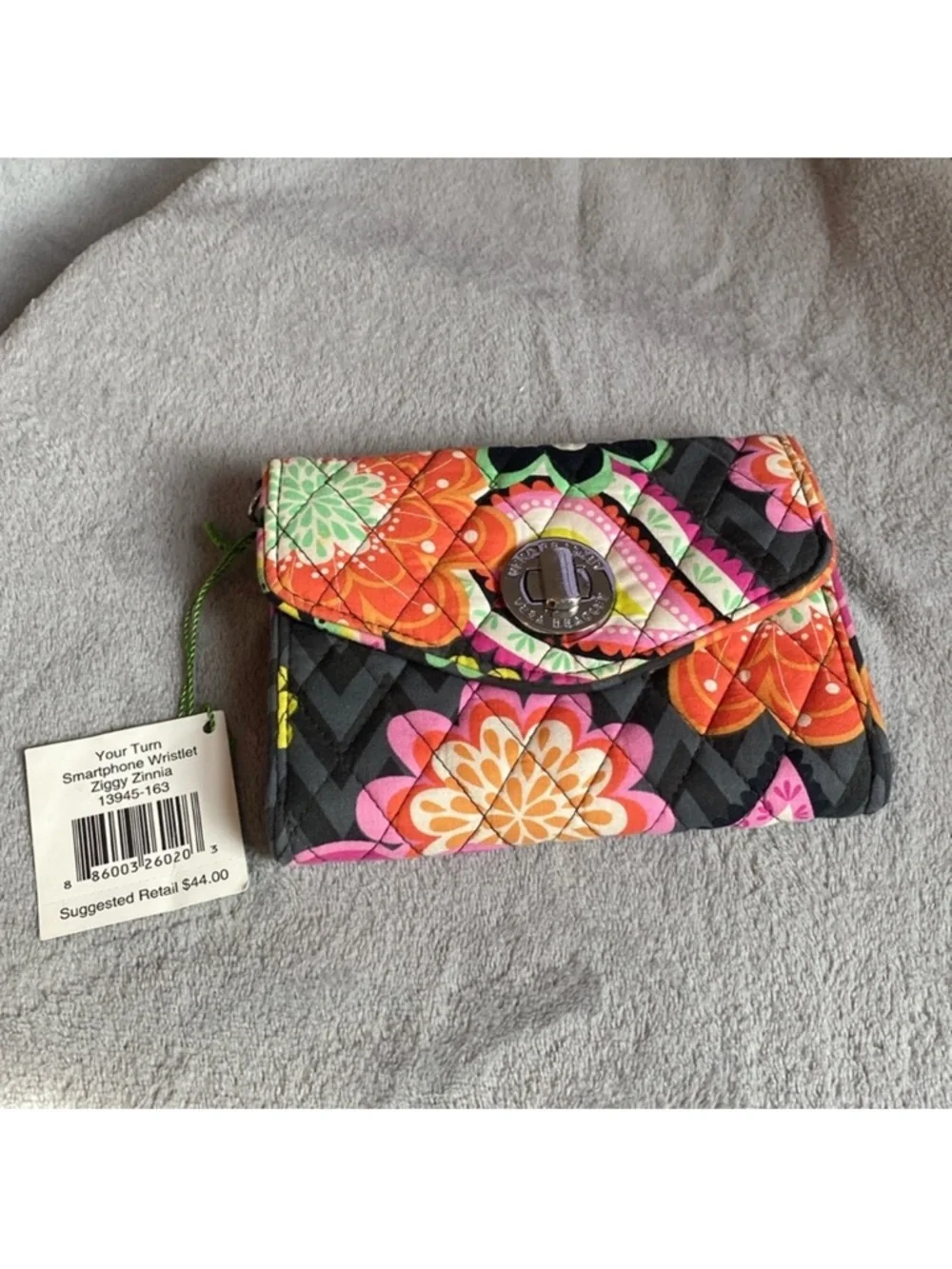 VERA BRADLEY Your Turn Smartphone Wristlet in Ziggy Zinnia/NWT - Picture 2 of 6